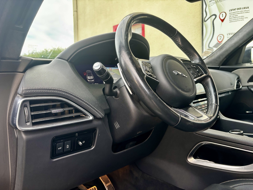 Jaguar F-Pace — 30