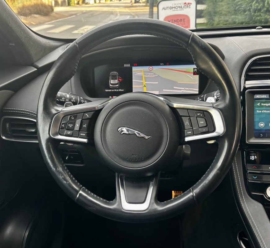 Jaguar F-Pace — 24