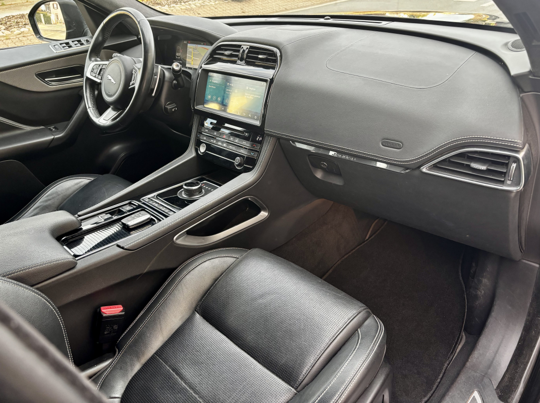 Jaguar F-Pace — 15
