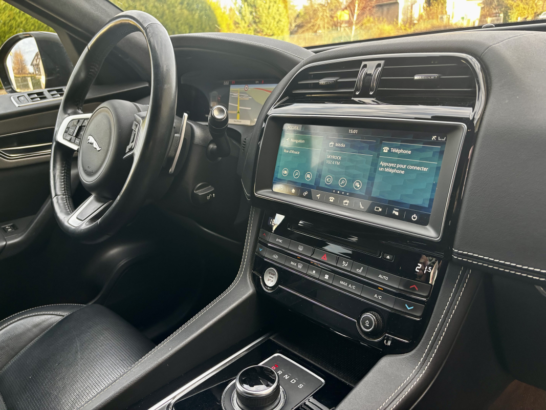 Jaguar F-Pace — 28