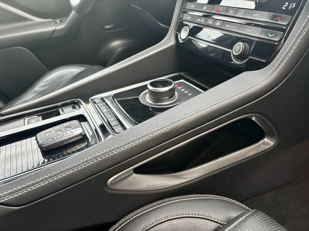 Jaguar F-Pace — 29