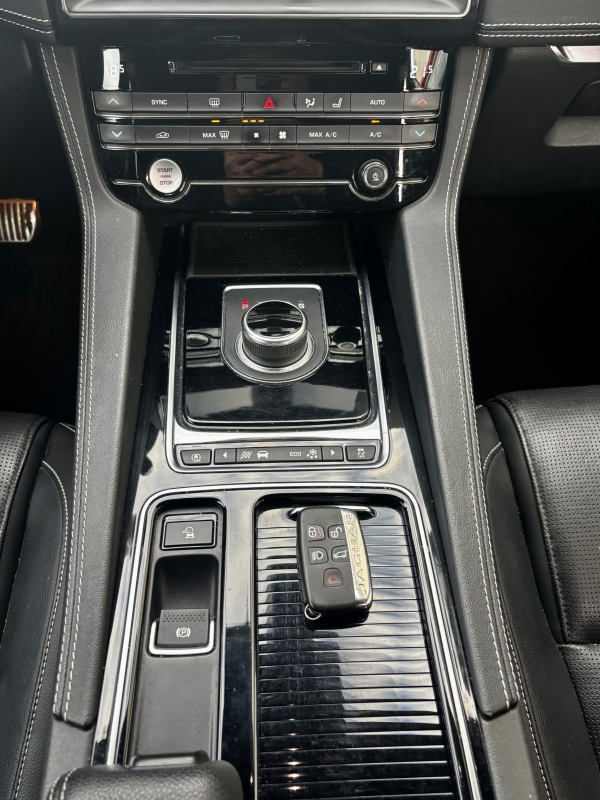 Jaguar F-Pace — 27