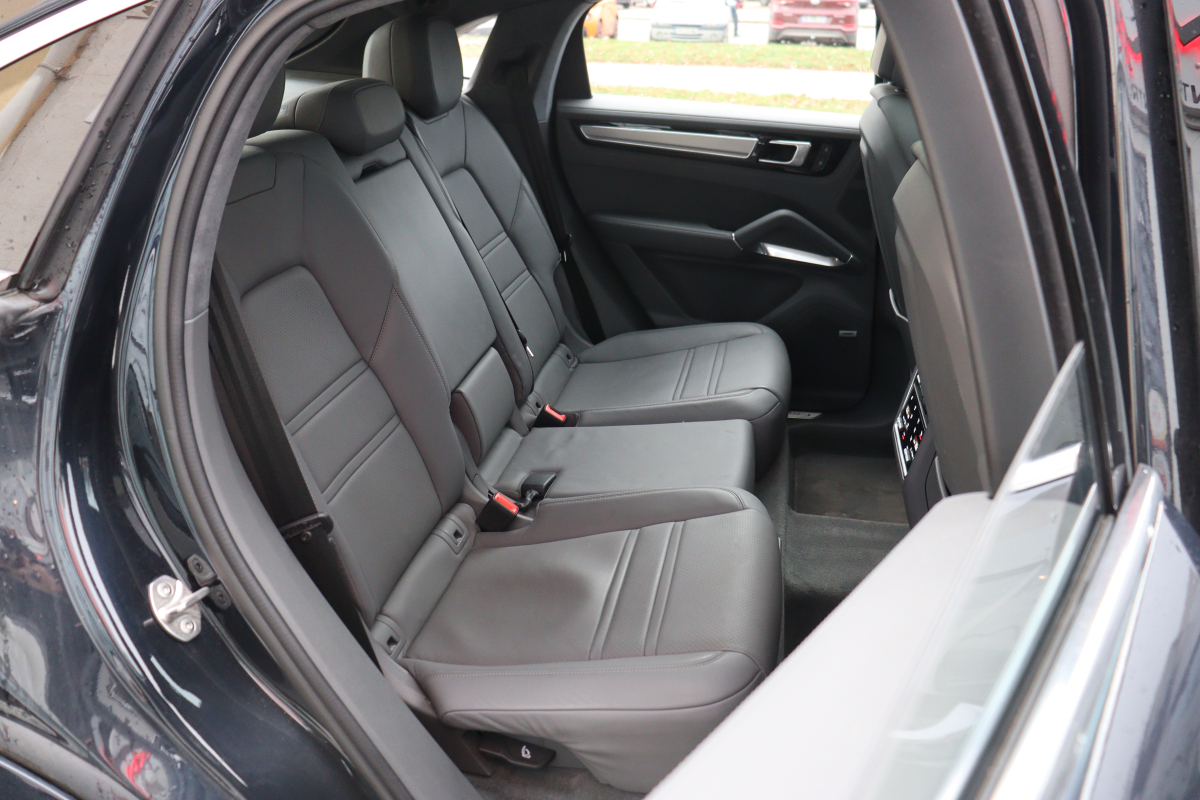 Porsche Cayenne — 19