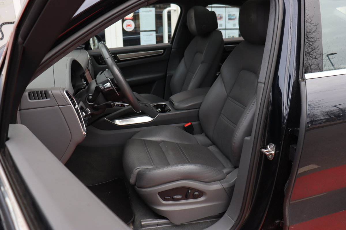 Porsche Cayenne — 18
