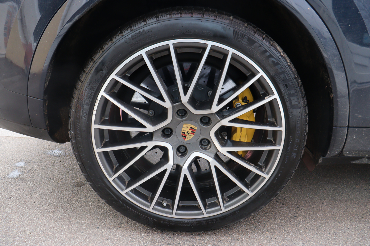 Porsche Cayenne — 30