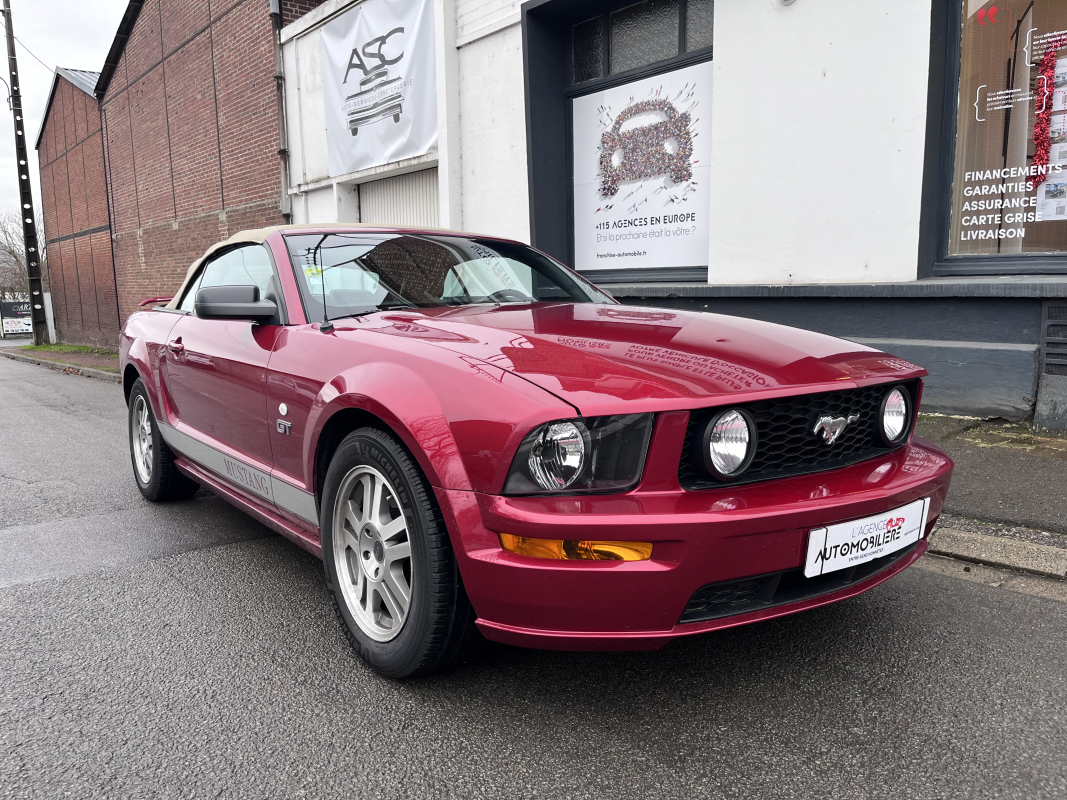 Ford Mustang Convertible — 12