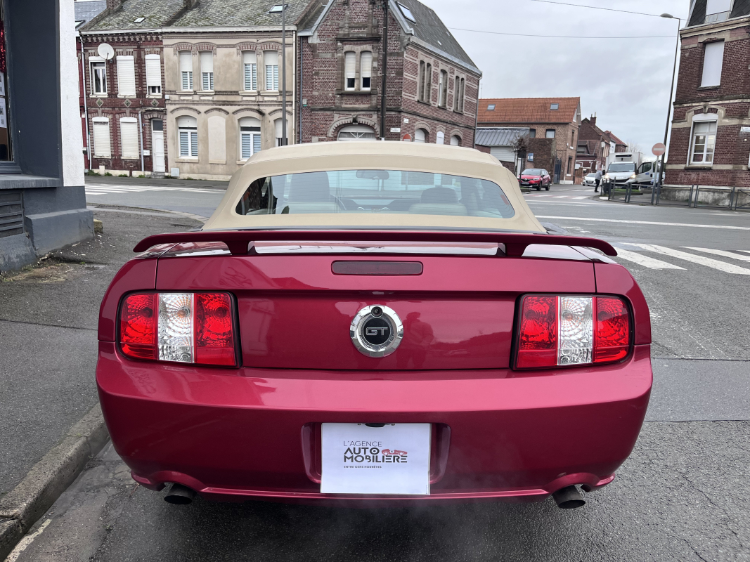 Ford Mustang Convertible — 18