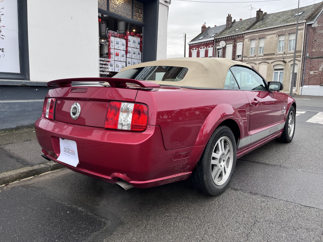 Ford Mustang Convertible — 16