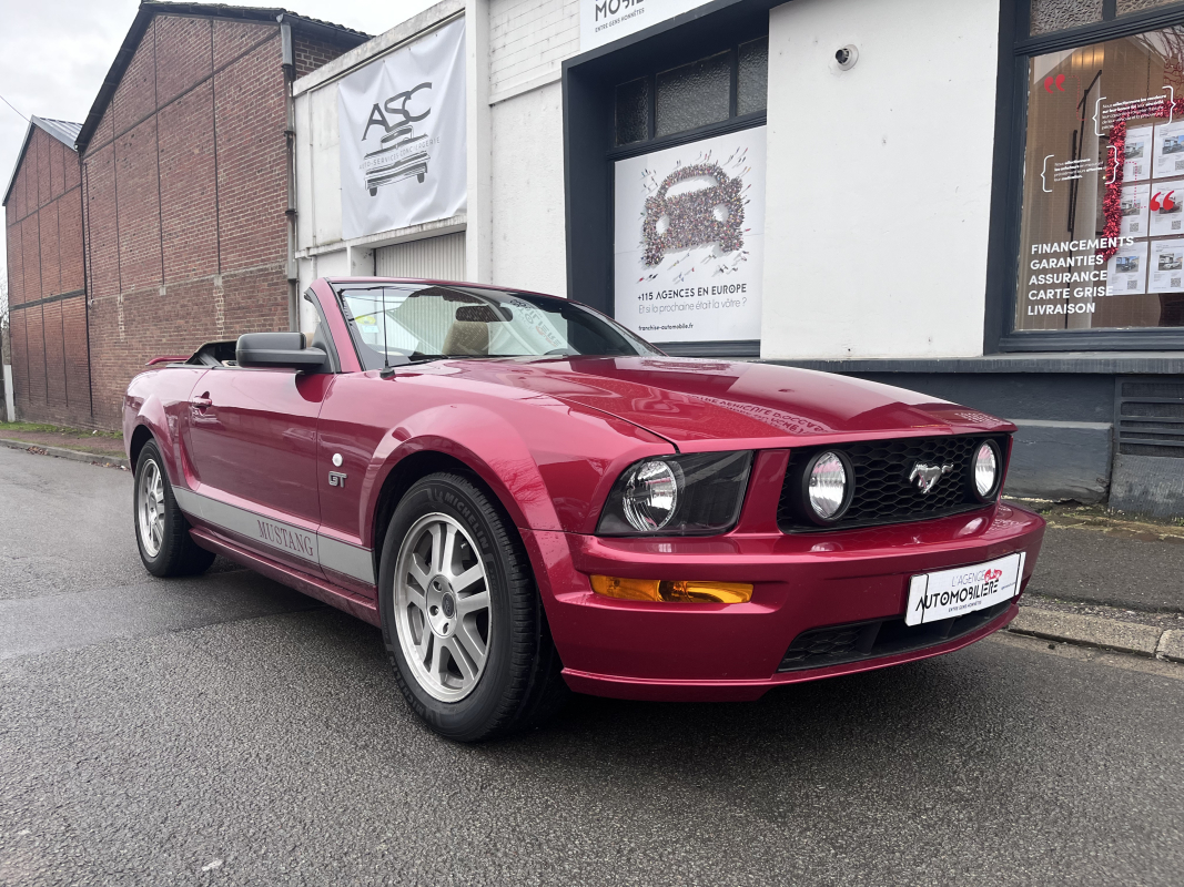 Ford Mustang Convertible — 13