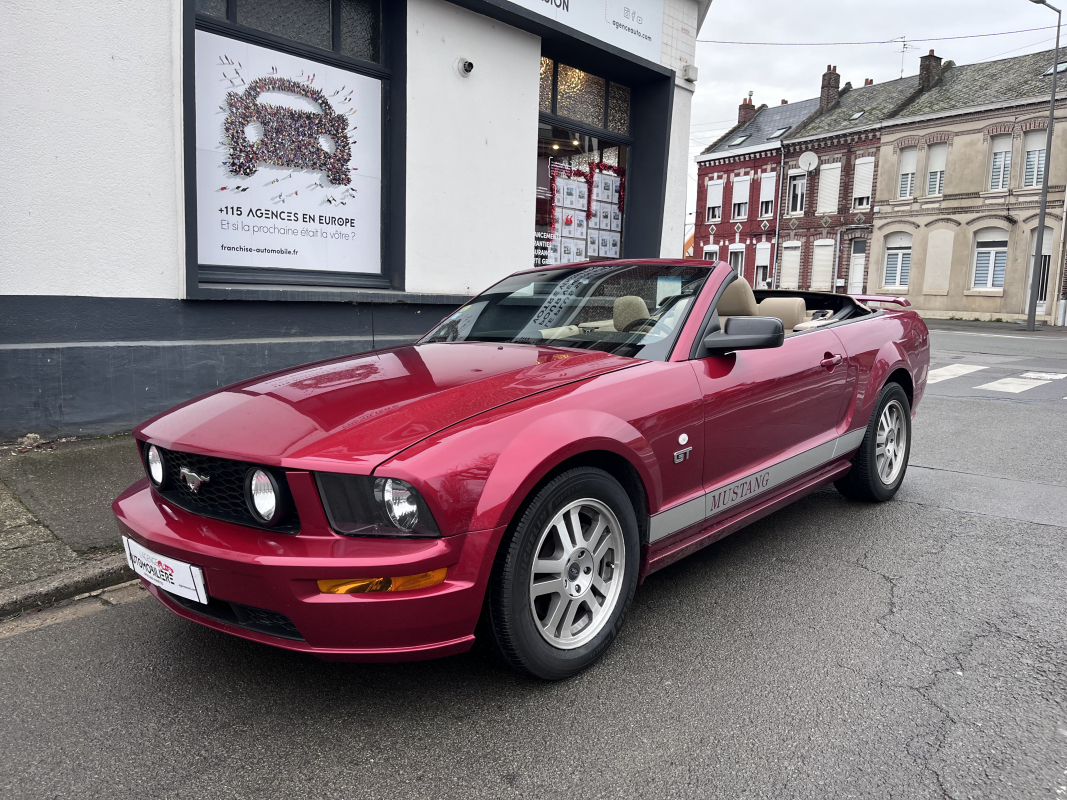Ford Mustang Convertible — 4