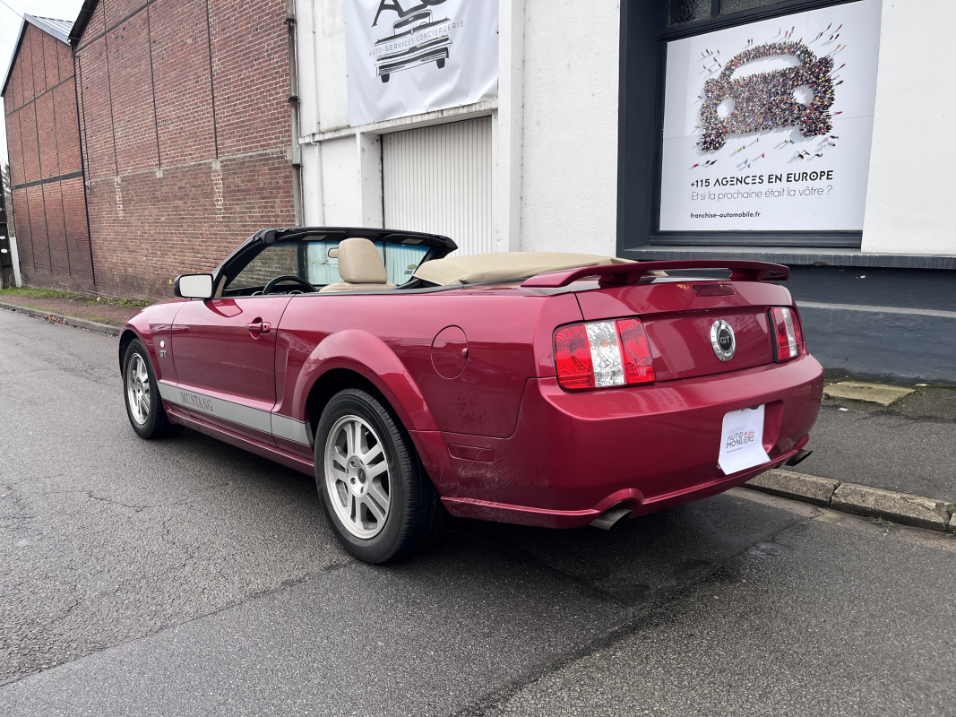 Ford Mustang Convertible — 9