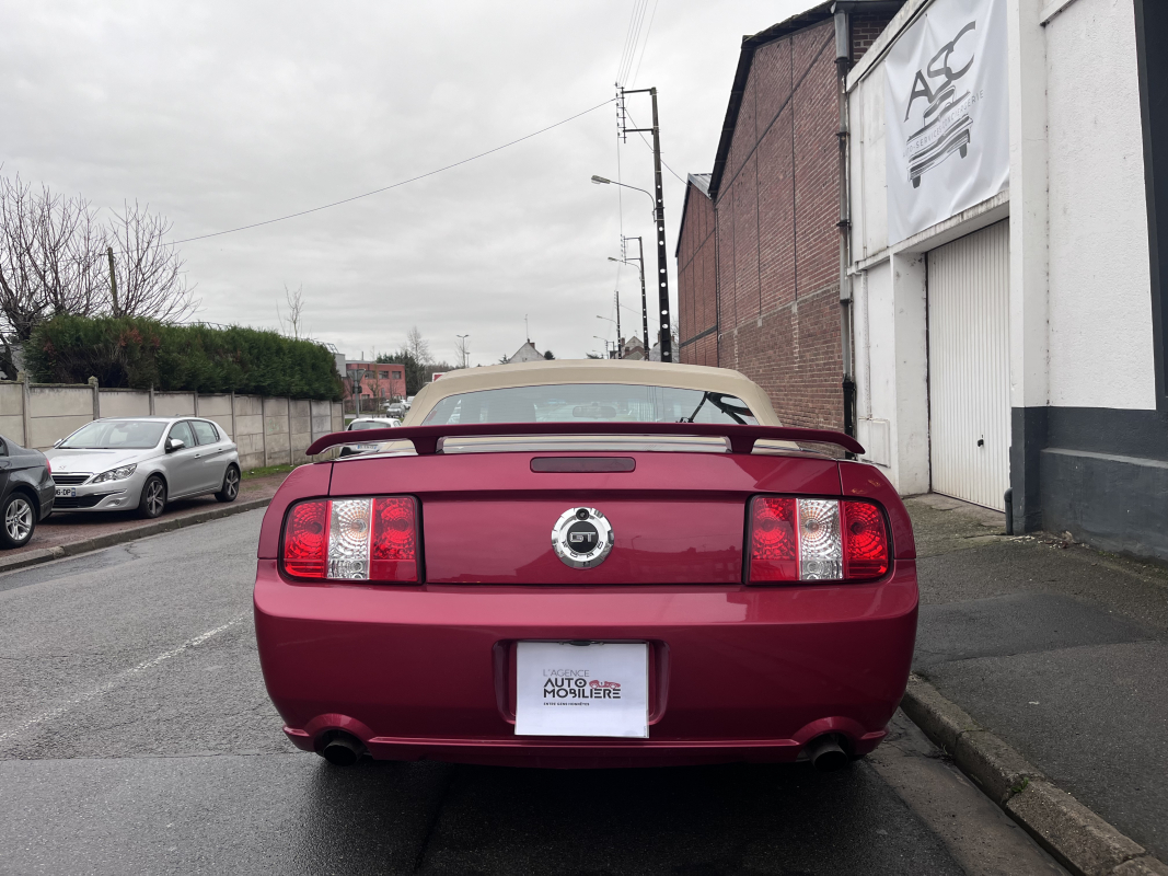 Ford Mustang Convertible — 10