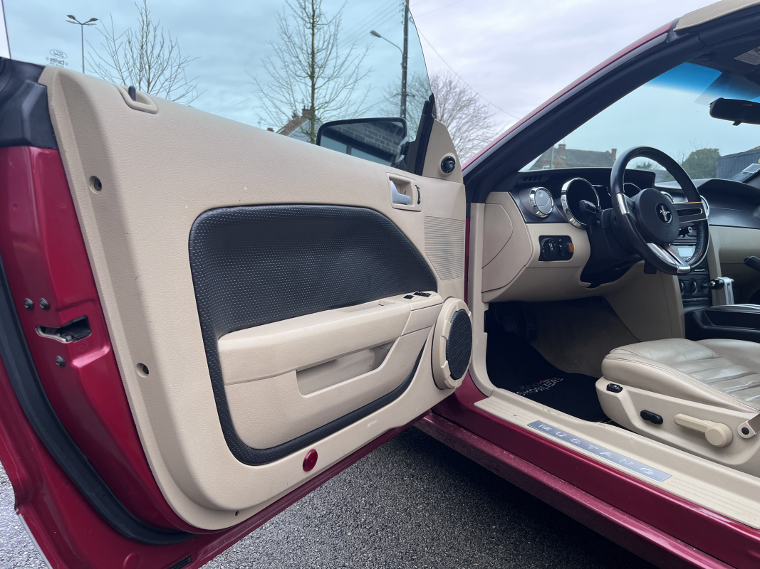 Ford Mustang Convertible — 20