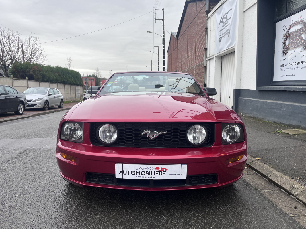 Ford Mustang Convertible — 11