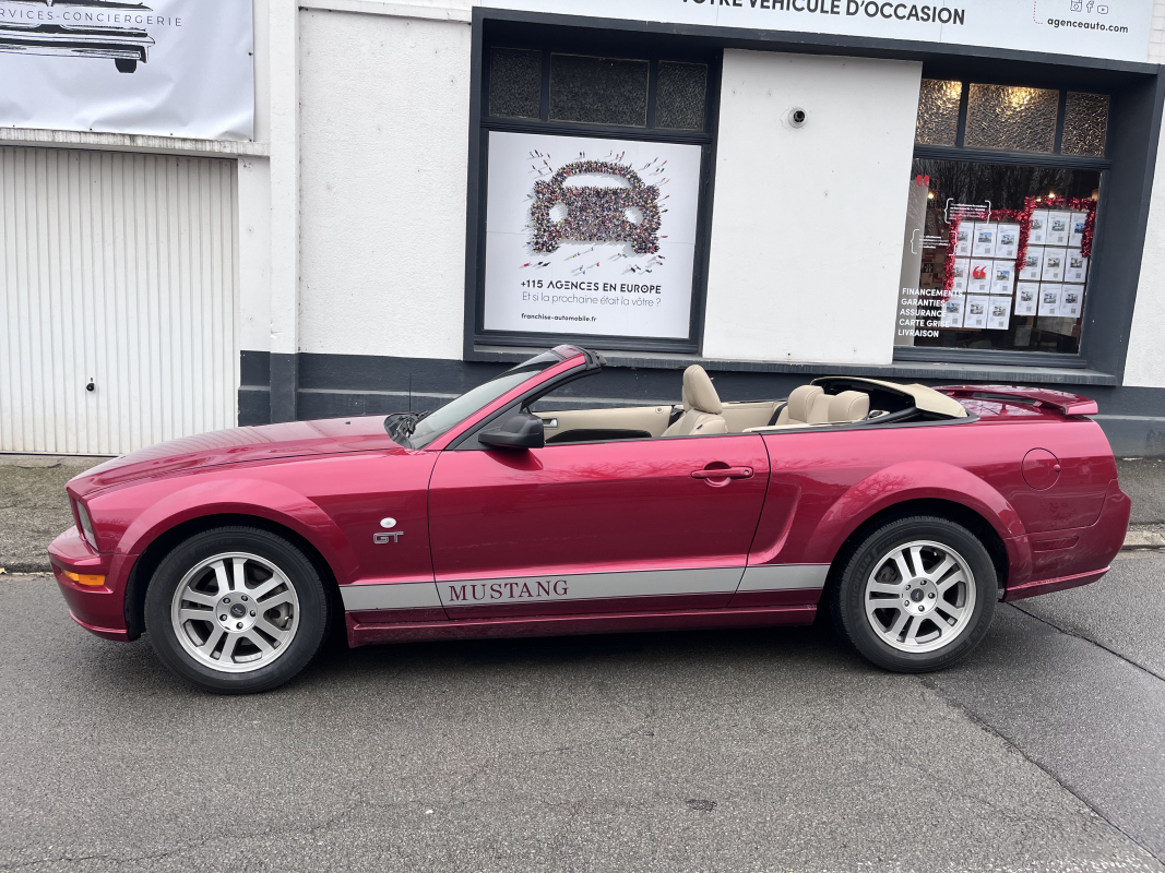 Ford Mustang Convertible — 7