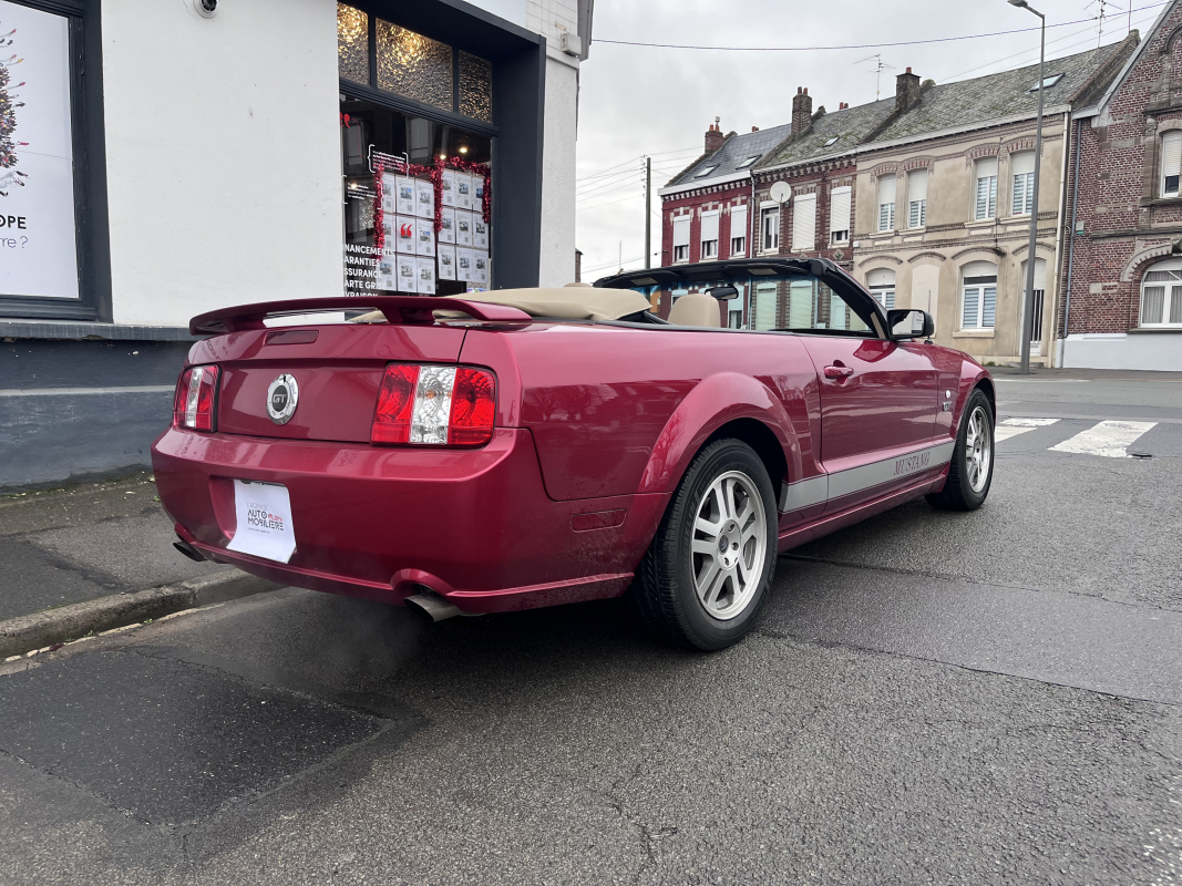 Ford Mustang Convertible — 17