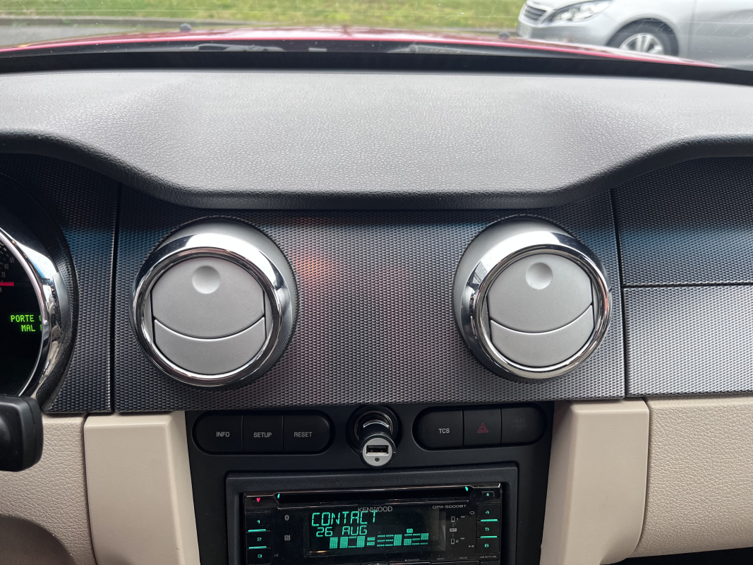 Ford Mustang Convertible — 28