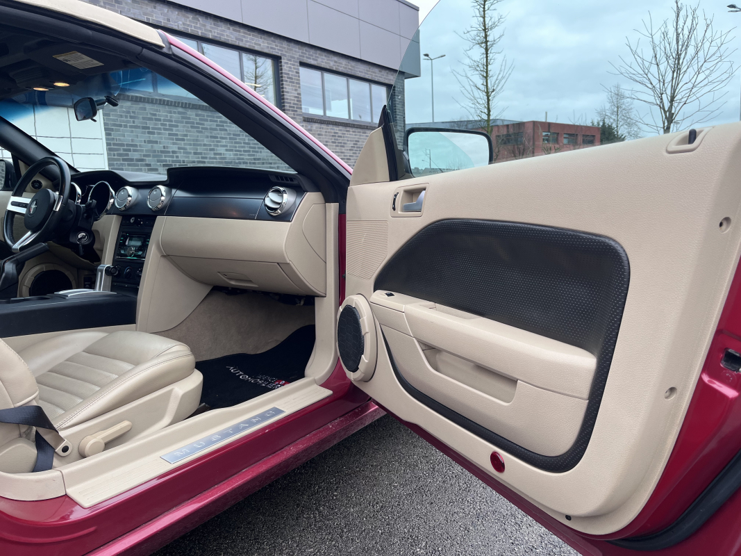 Ford Mustang Convertible — 34