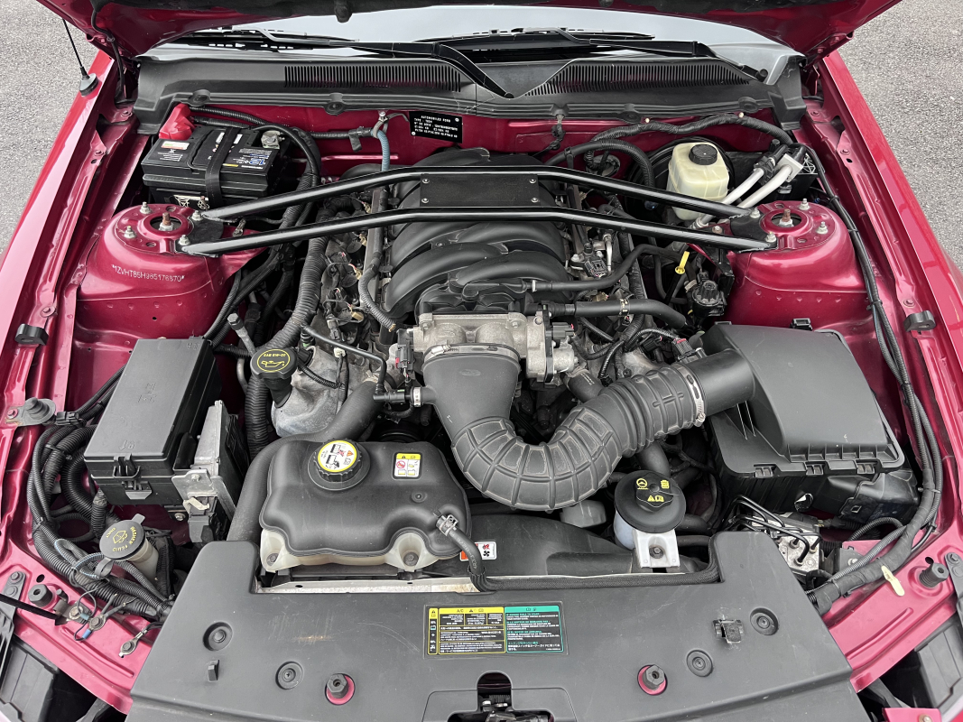 Ford Mustang Convertible — 38