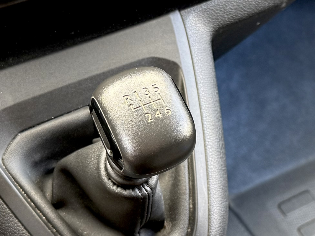 Peugeot Traveller — 15