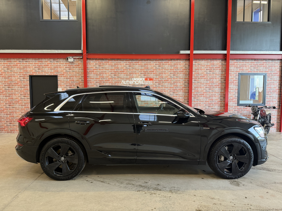 Audi E-Tron — 2