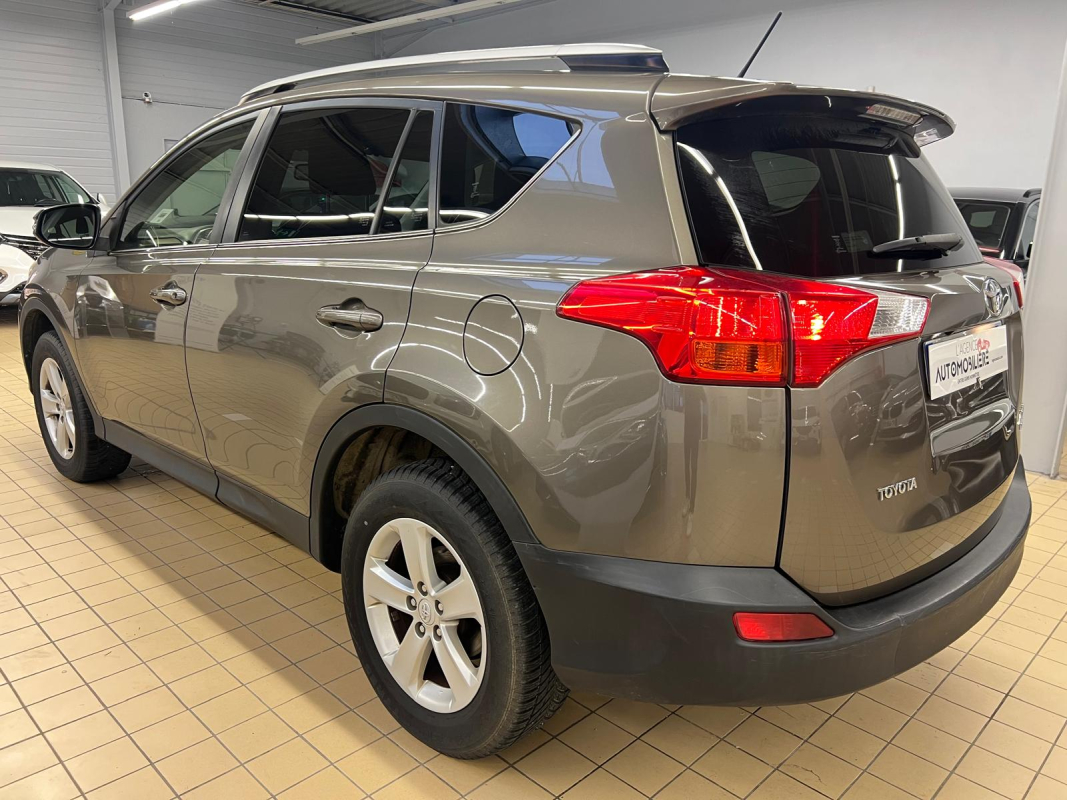 Toyota RAV4 — 9