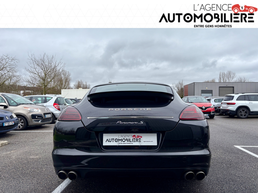 Porsche Panamera — 4