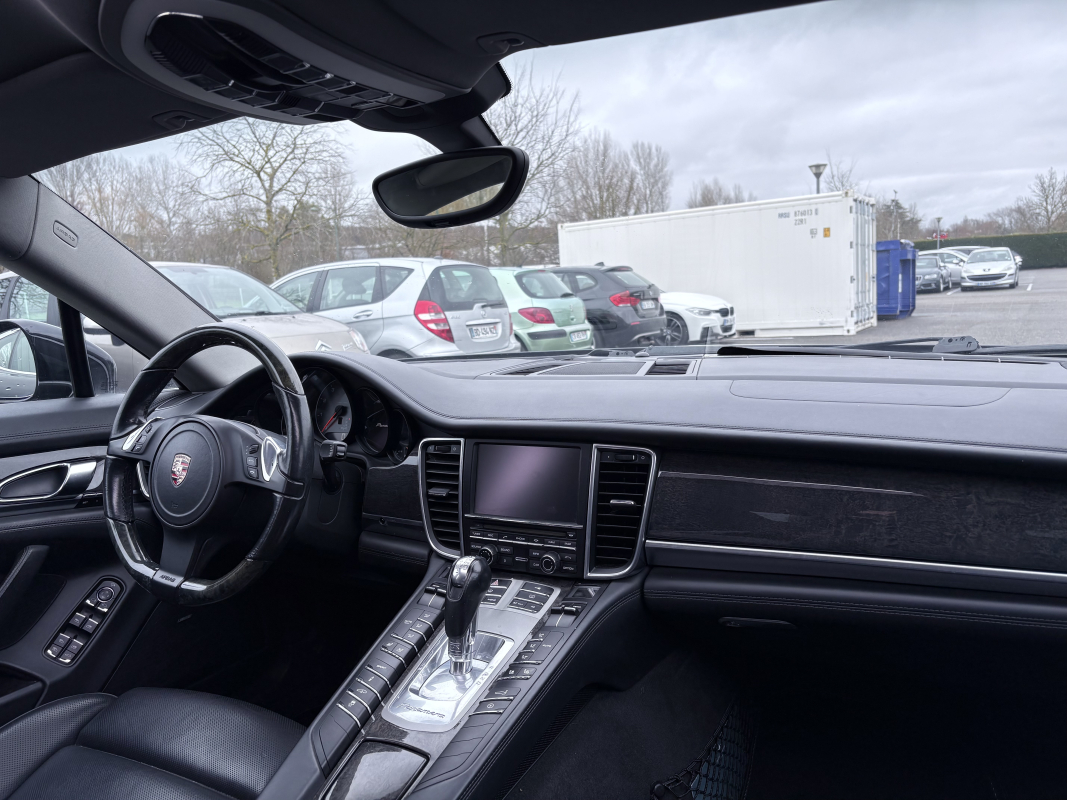 Porsche Panamera — 12