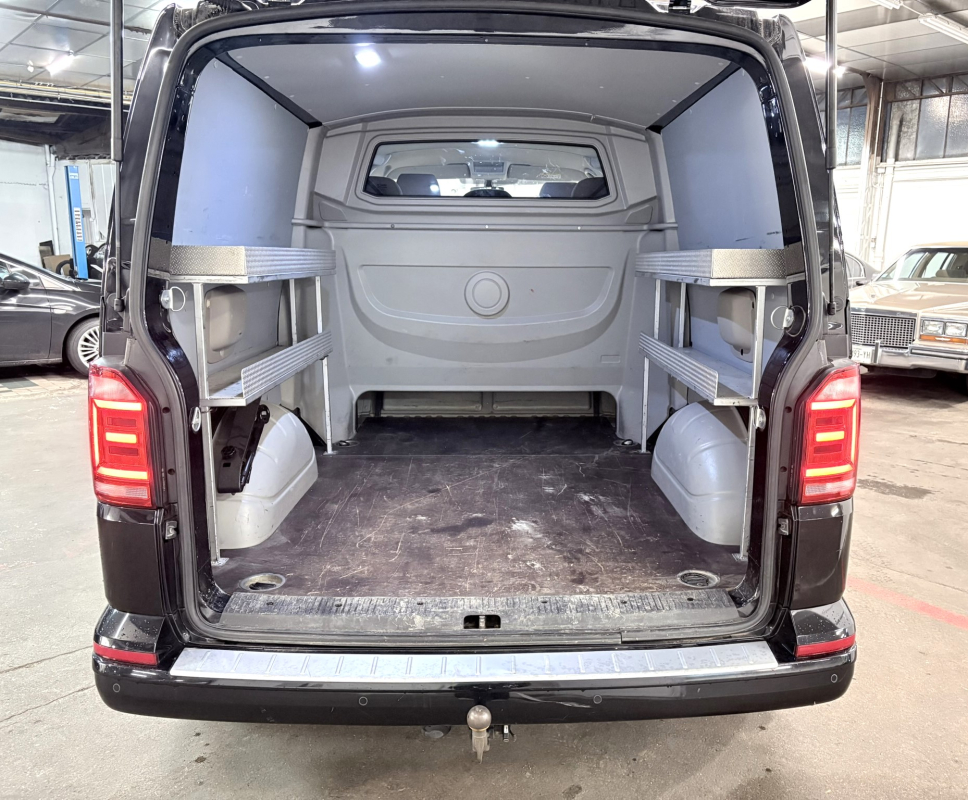 Volkswagen Transporter — 10