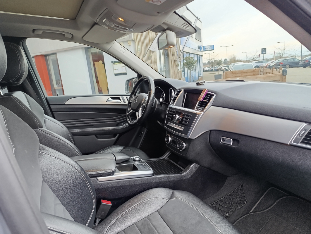 Mercedes ML — 12