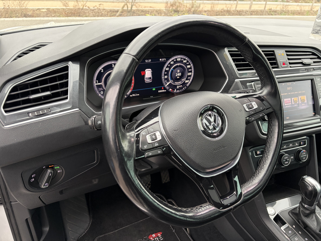 Volkswagen Tiguan — 23