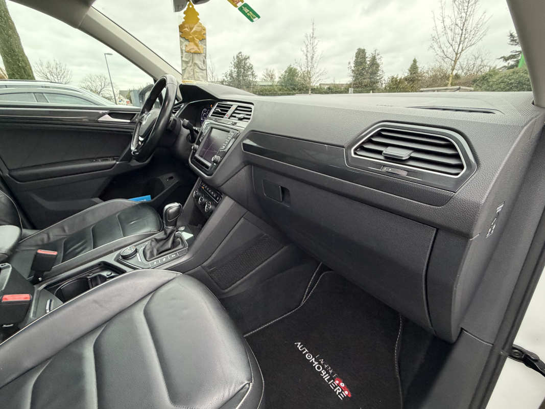 Volkswagen Tiguan — 12
