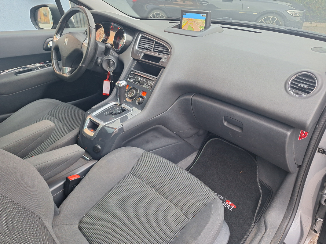 Peugeot 5008 — 12