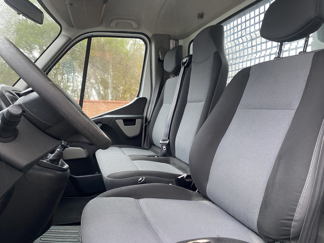 Renault Master — 9