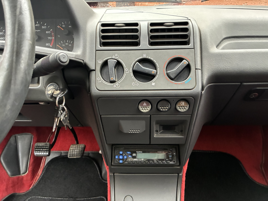 Peugeot 205 — 12