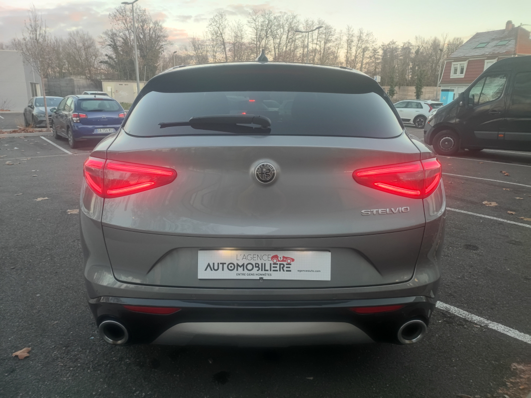 Alfa Romeo STELVIO — 4