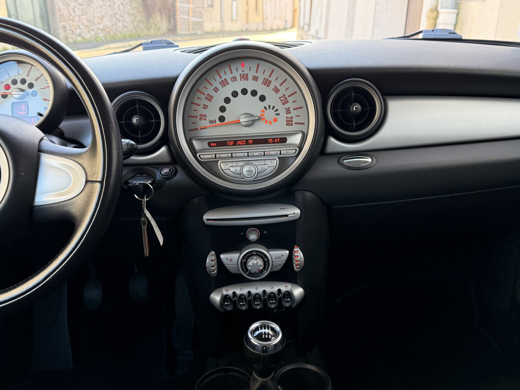 Mini Clubman — 16