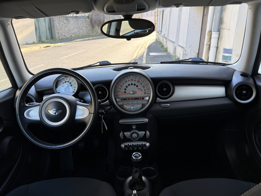 Mini Clubman — 15