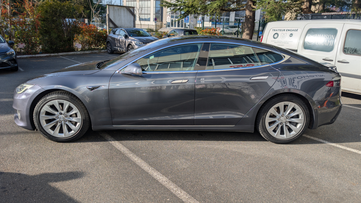 Tesla Model S — 4