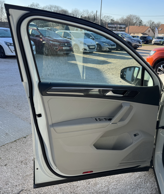 Volkswagen Tiguan — 25