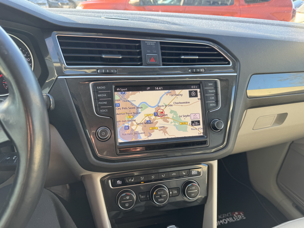 Volkswagen Tiguan — 15