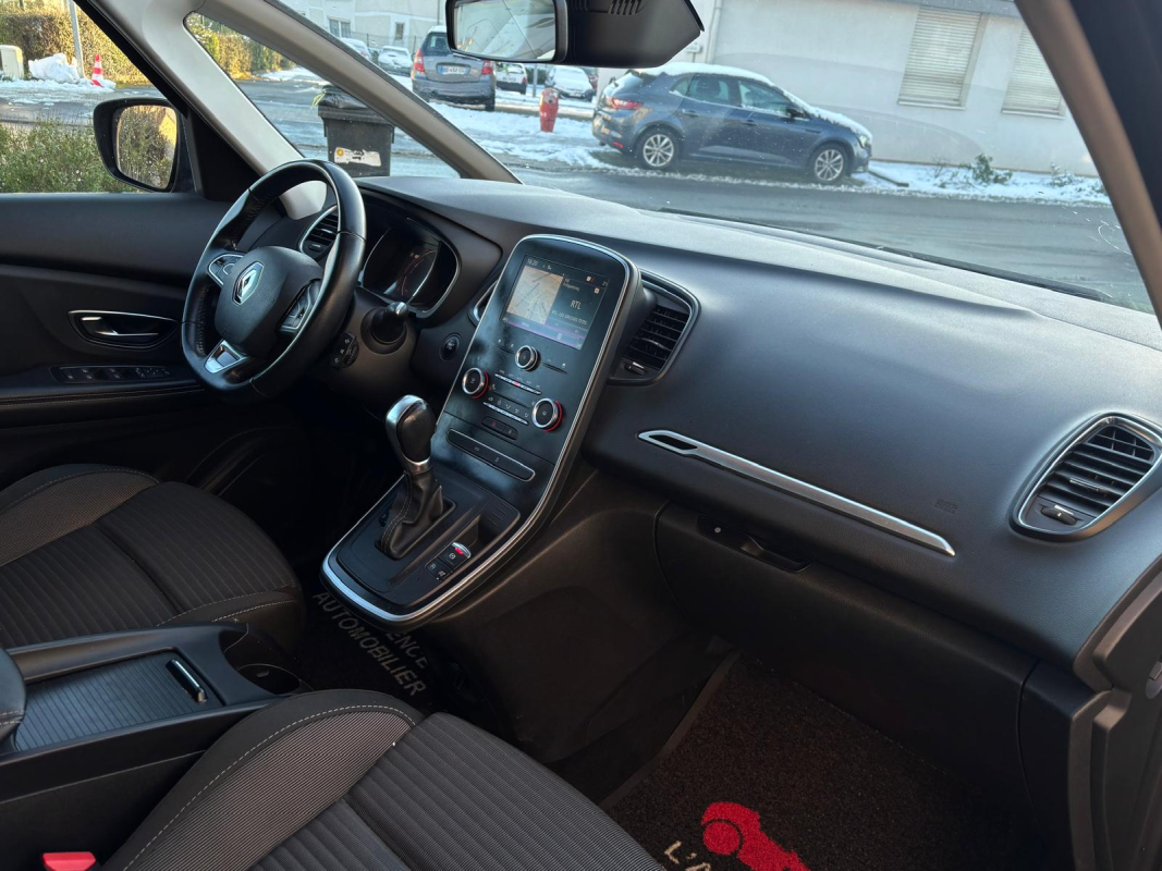 Renault Scenic — 12