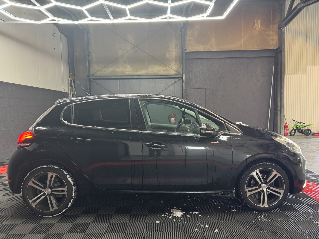 Peugeot 208 — 5