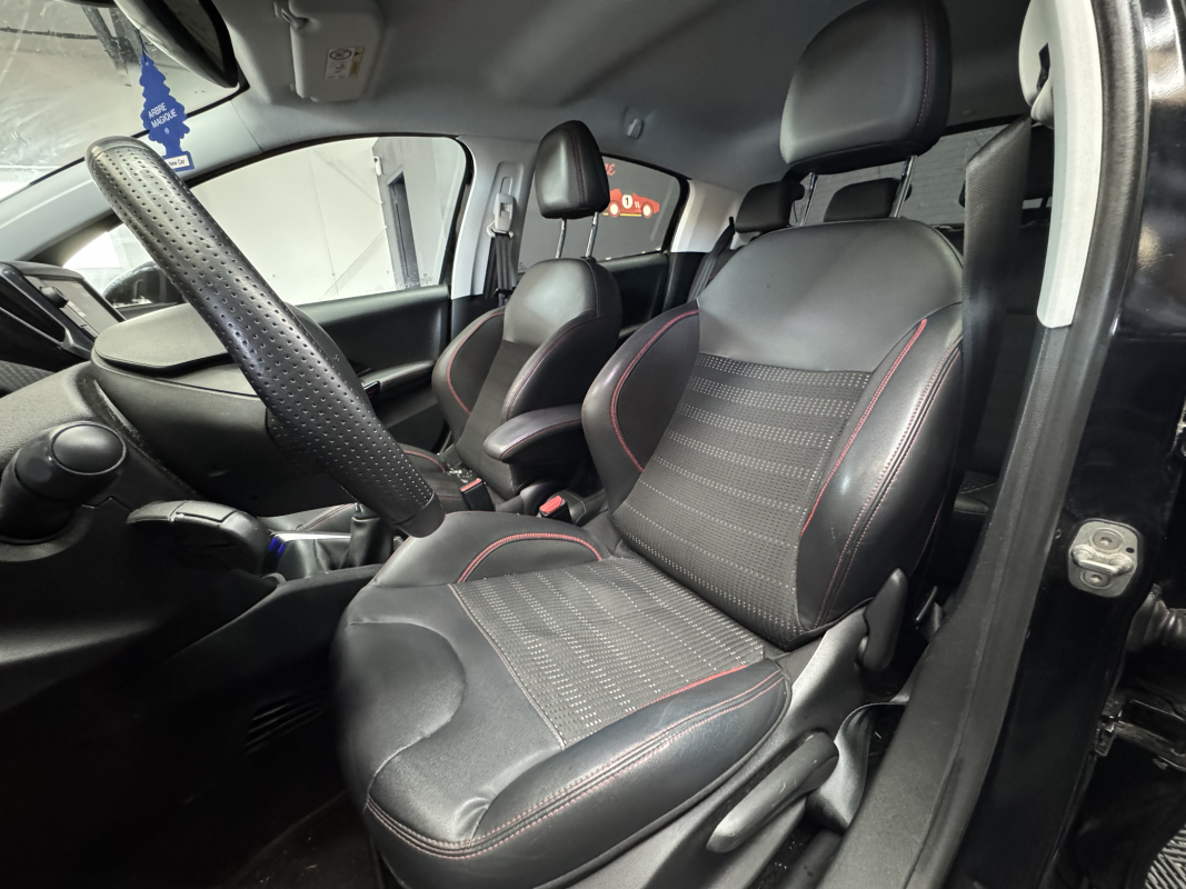 Peugeot 208 — 10