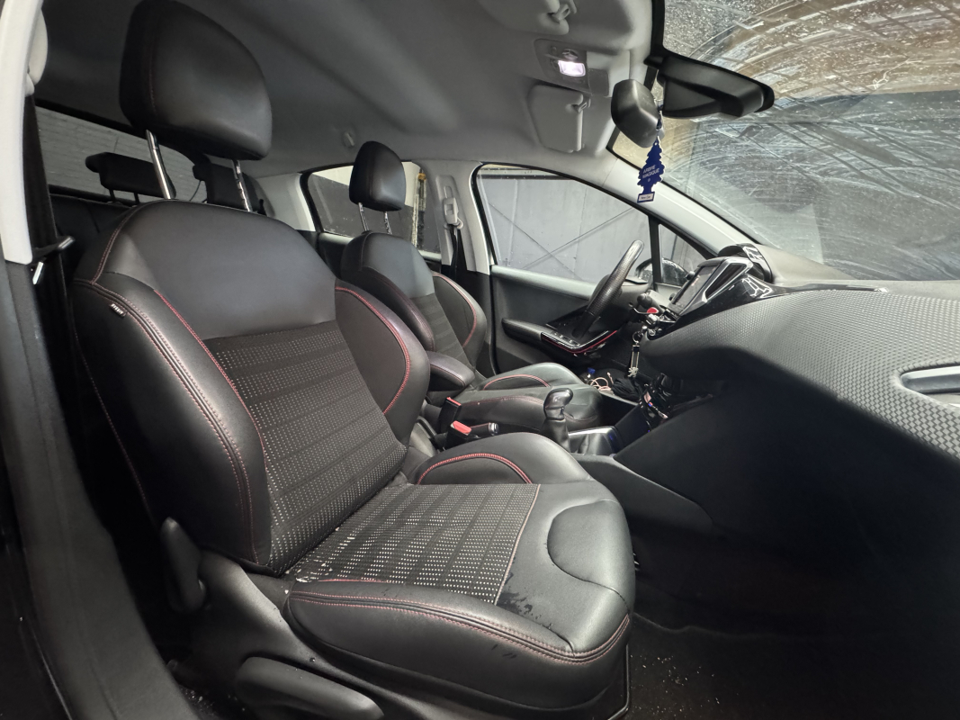 Peugeot 208 — 11