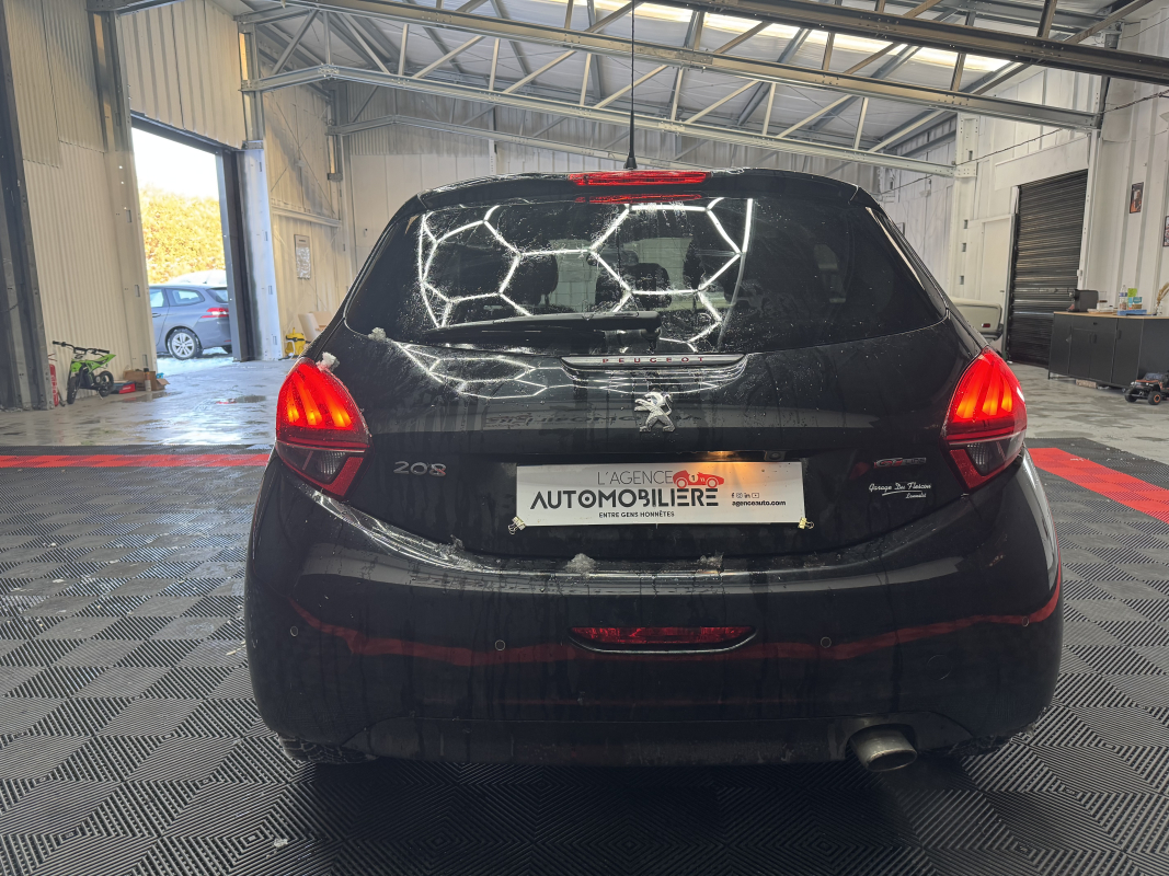 Peugeot 208 — 7