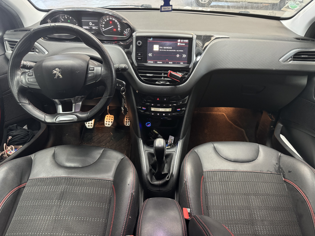 Peugeot 208 — 14