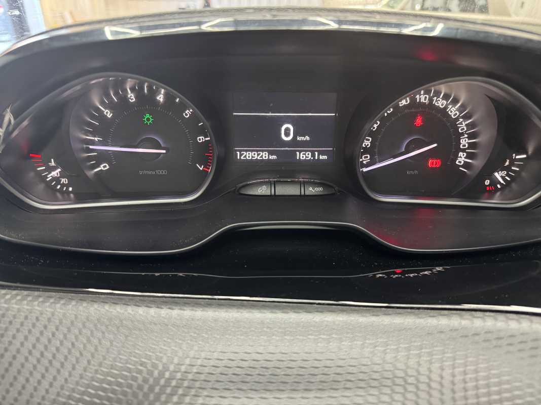 Peugeot 208 — 19