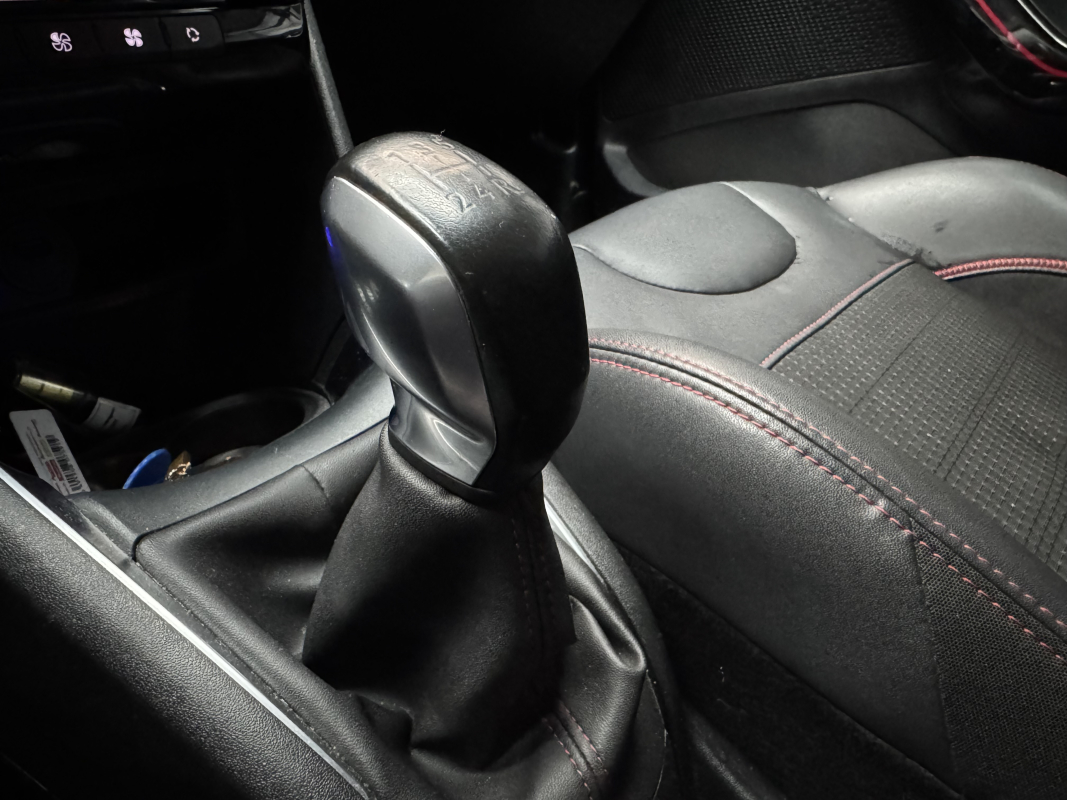Peugeot 208 — 25