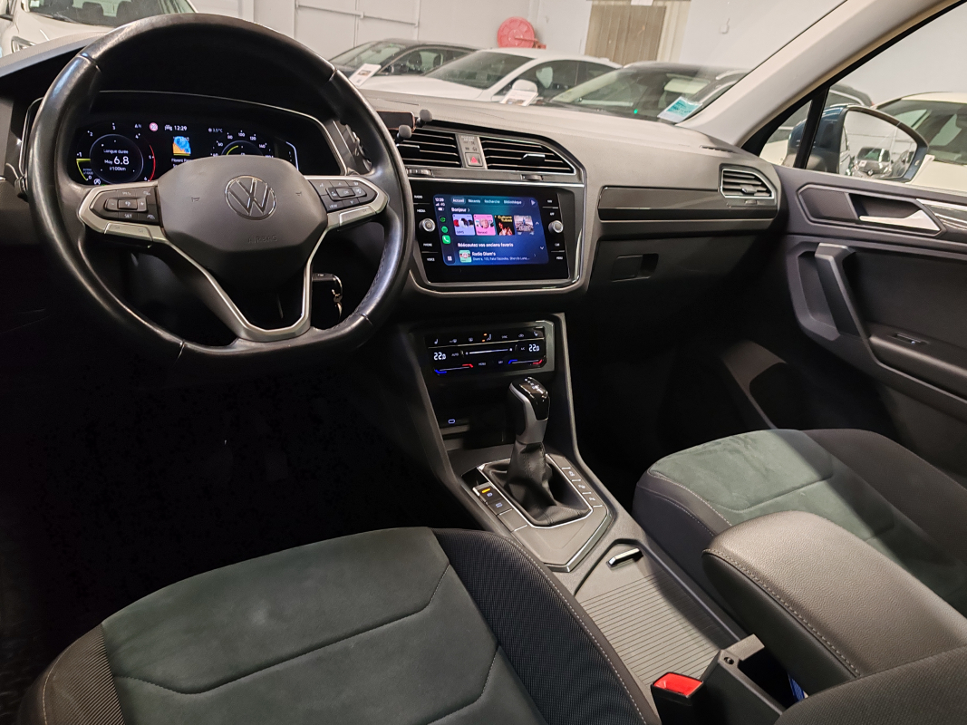 Volkswagen Tiguan — 11